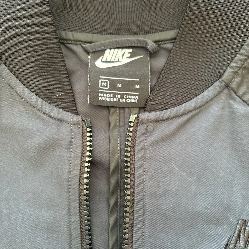 Nike Men's Dark Gray Windbreaker